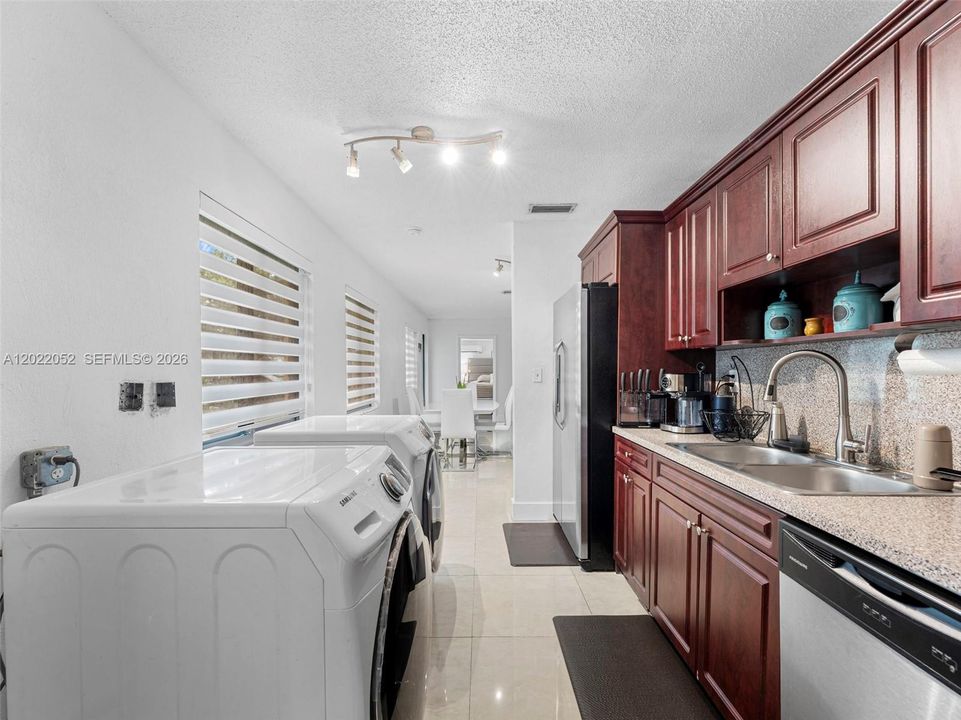 For Sale: $530,000 (3 beds, 2 baths, 1203 Square Feet)