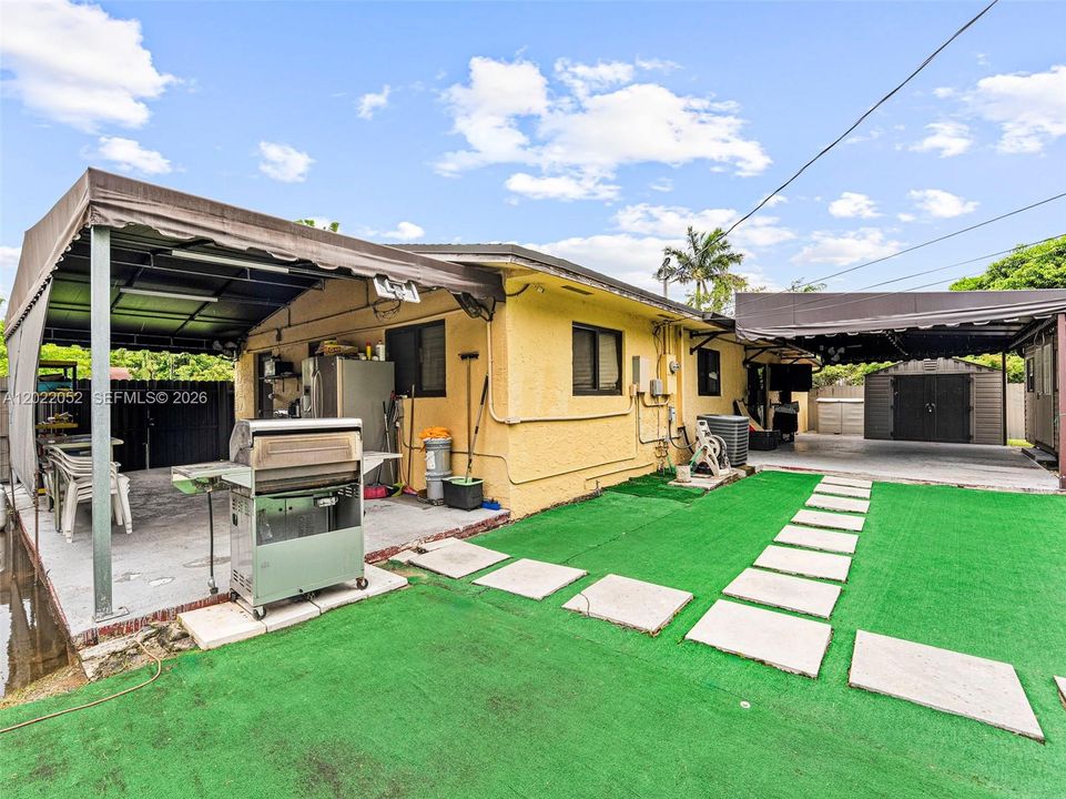 For Sale: $530,000 (3 beds, 2 baths, 1203 Square Feet)