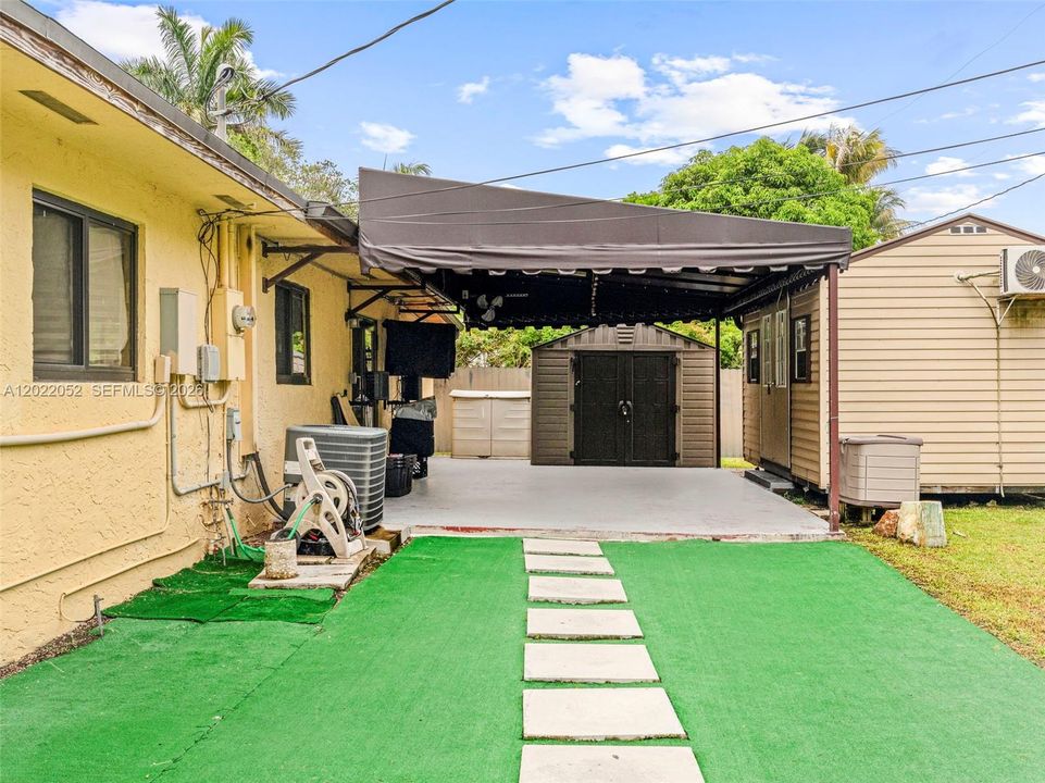 For Sale: $530,000 (3 beds, 2 baths, 1203 Square Feet)
