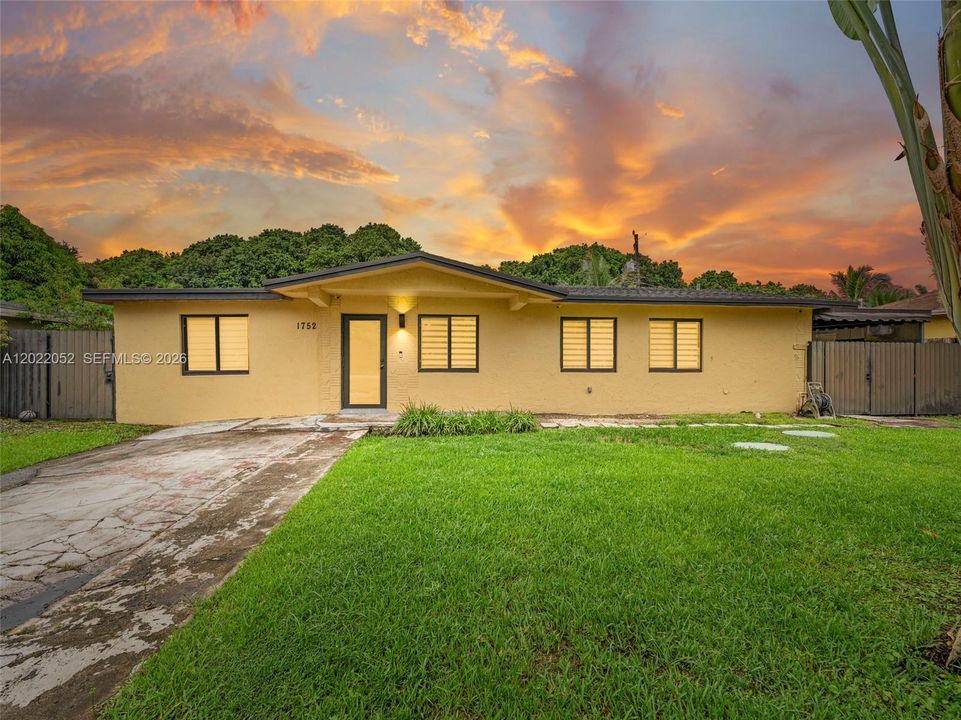 For Sale: $530,000 (3 beds, 2 baths, 1203 Square Feet)