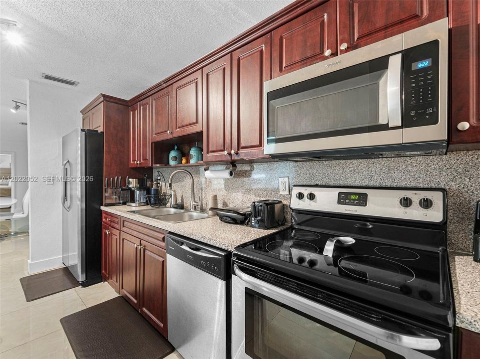 For Sale: $530,000 (3 beds, 2 baths, 1203 Square Feet)