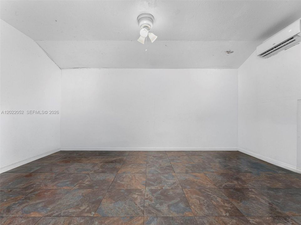 For Sale: $530,000 (3 beds, 2 baths, 1203 Square Feet)