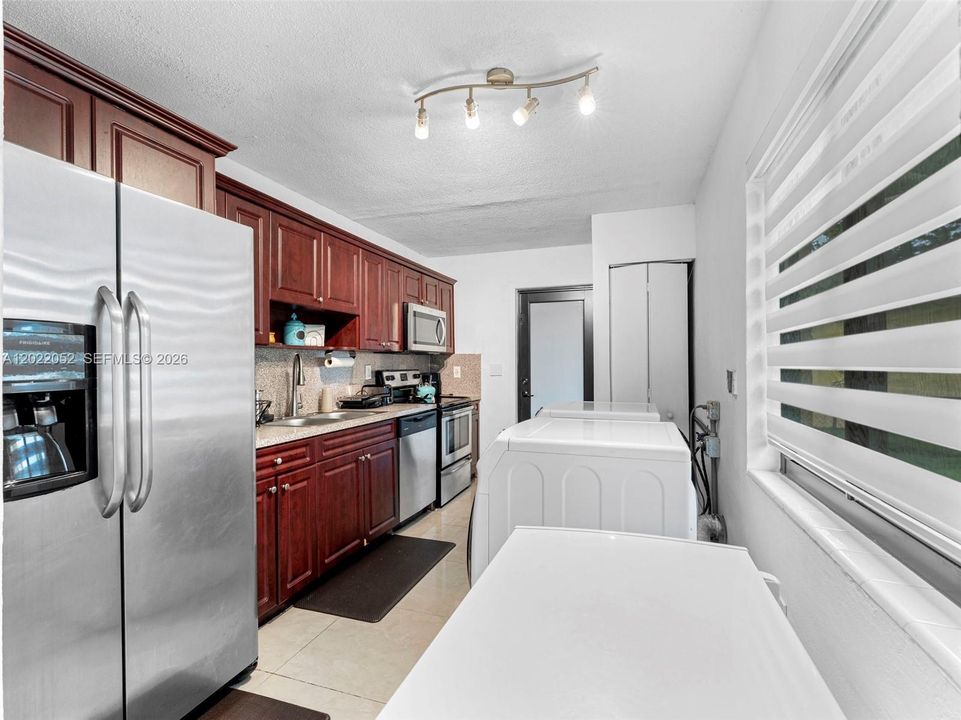 For Sale: $530,000 (3 beds, 2 baths, 1203 Square Feet)