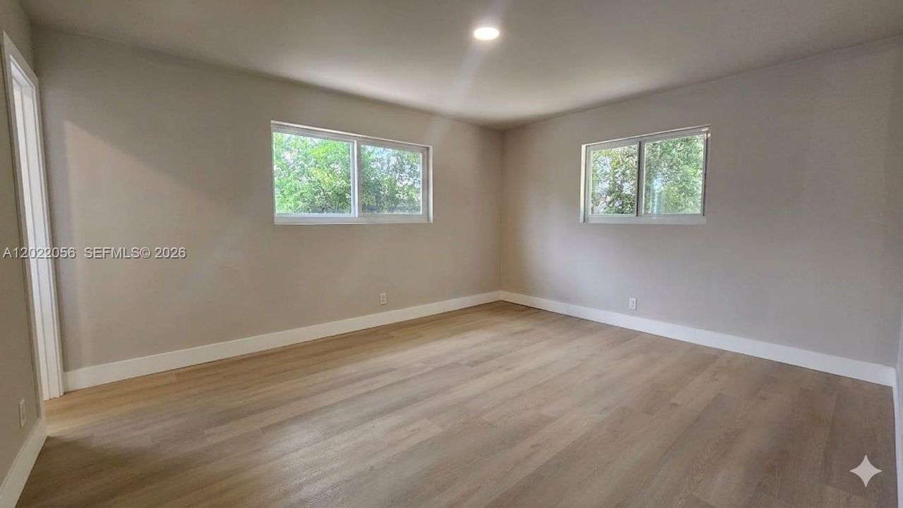 En Venta: $675,000 (4 camas, 2 baños, 1778 Pies cuadrados)