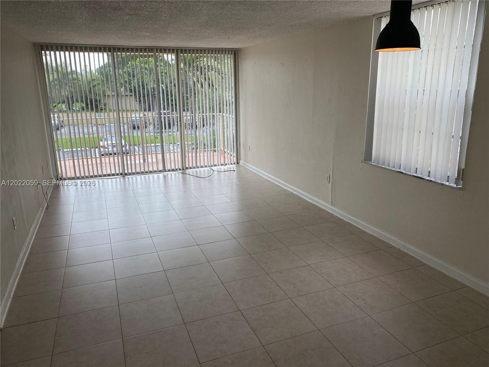 For Rent: $2,100 (2 beds, 1 baths, 1077 Square Feet)