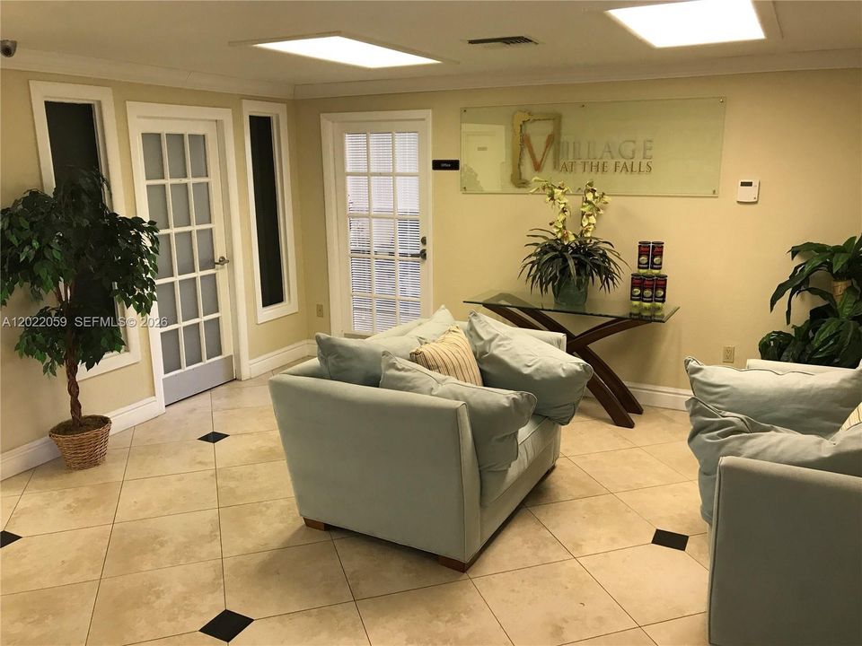 For Rent: $2,100 (2 beds, 1 baths, 1077 Square Feet)