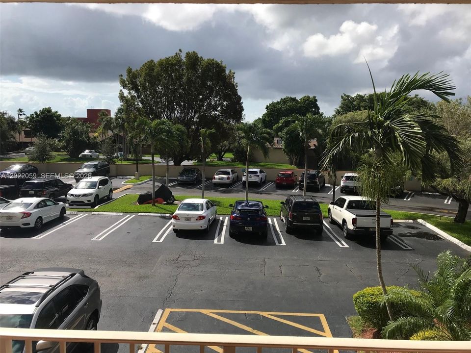 For Rent: $2,100 (2 beds, 1 baths, 1077 Square Feet)
