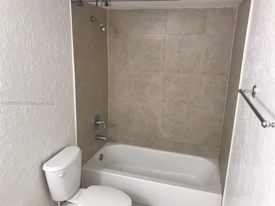 For Rent: $2,100 (2 beds, 1 baths, 1077 Square Feet)