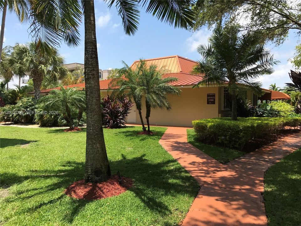 For Rent: $2,100 (2 beds, 1 baths, 1077 Square Feet)