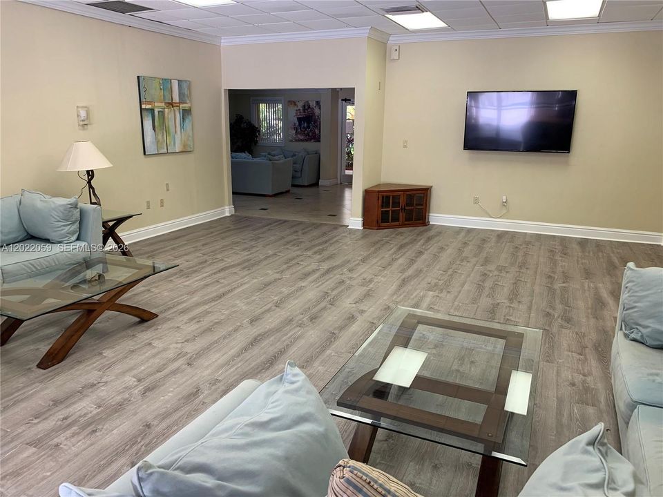 For Rent: $2,100 (2 beds, 1 baths, 1077 Square Feet)