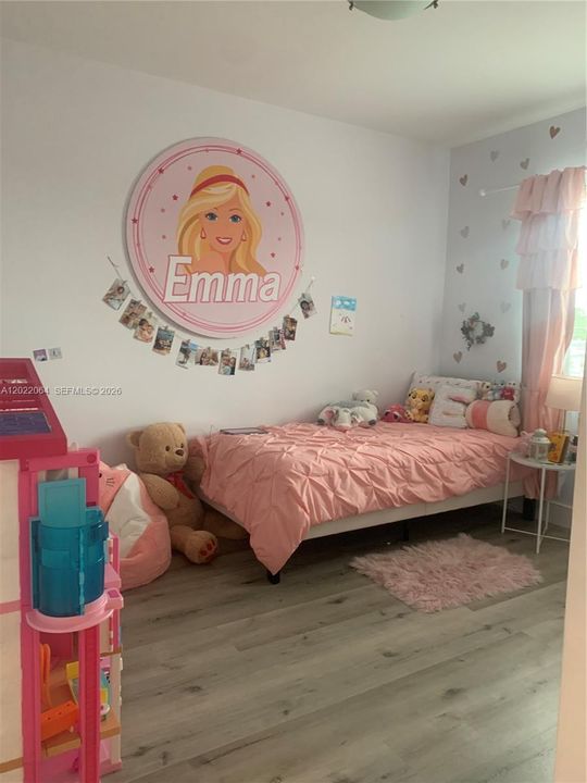 Activo con contrato: $2,800 (3 camas, 2 baños, 1350 Pies cuadrados)