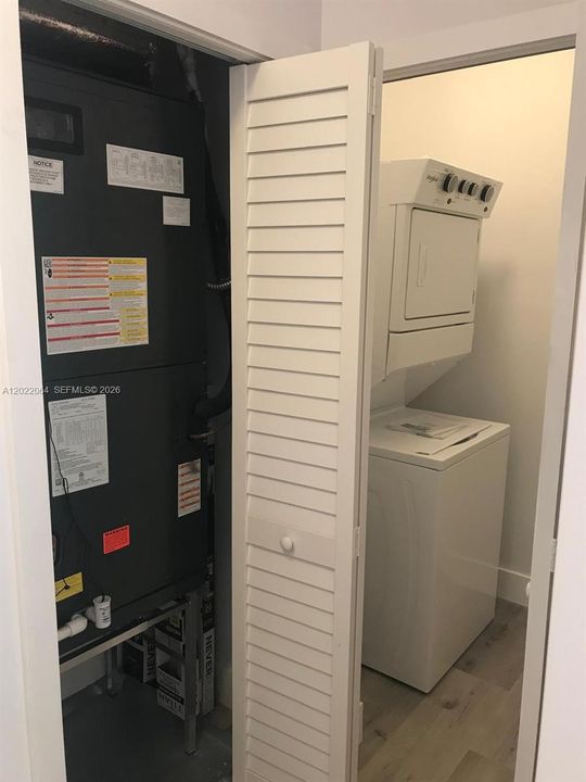 Activo con contrato: $2,800 (3 camas, 2 baños, 1350 Pies cuadrados)