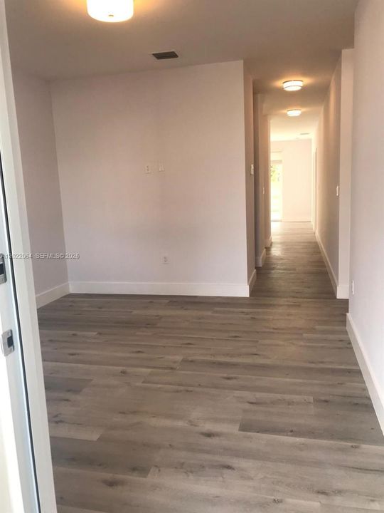 Activo con contrato: $2,800 (3 camas, 2 baños, 1350 Pies cuadrados)