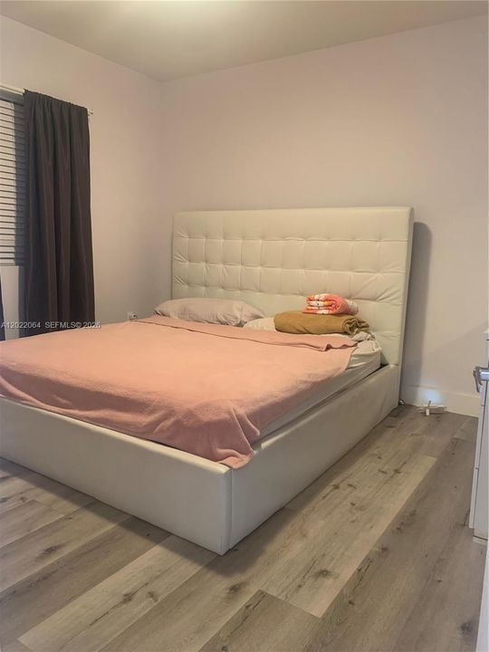 Activo con contrato: $2,800 (3 camas, 2 baños, 1350 Pies cuadrados)