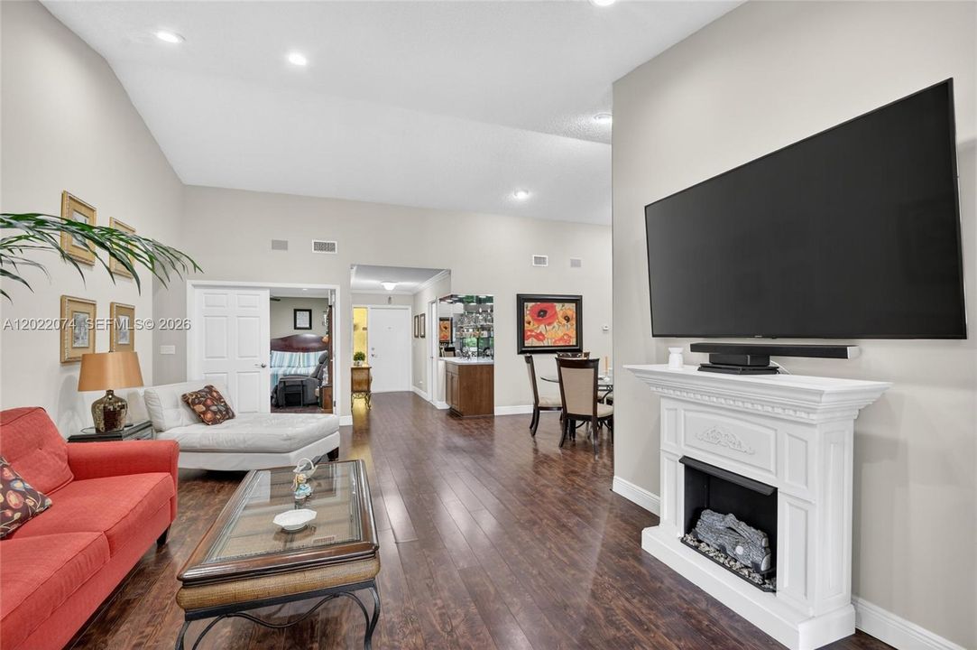 For Sale: $349,900 (3 beds, 2 baths, 1692 Square Feet)