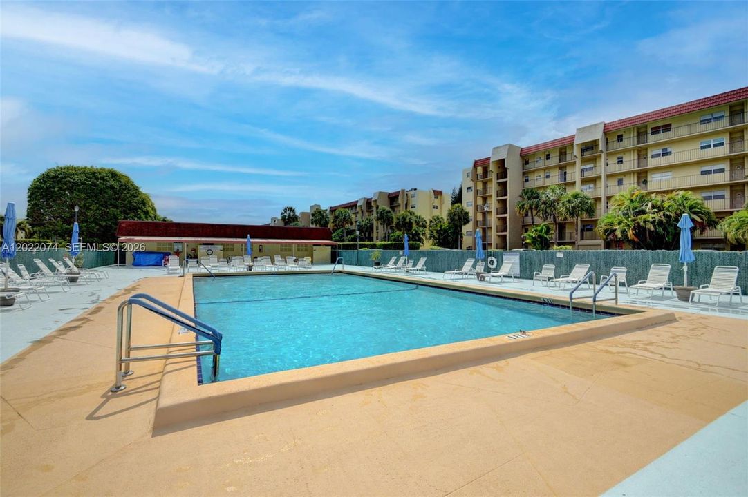 For Sale: $349,900 (3 beds, 2 baths, 1692 Square Feet)
