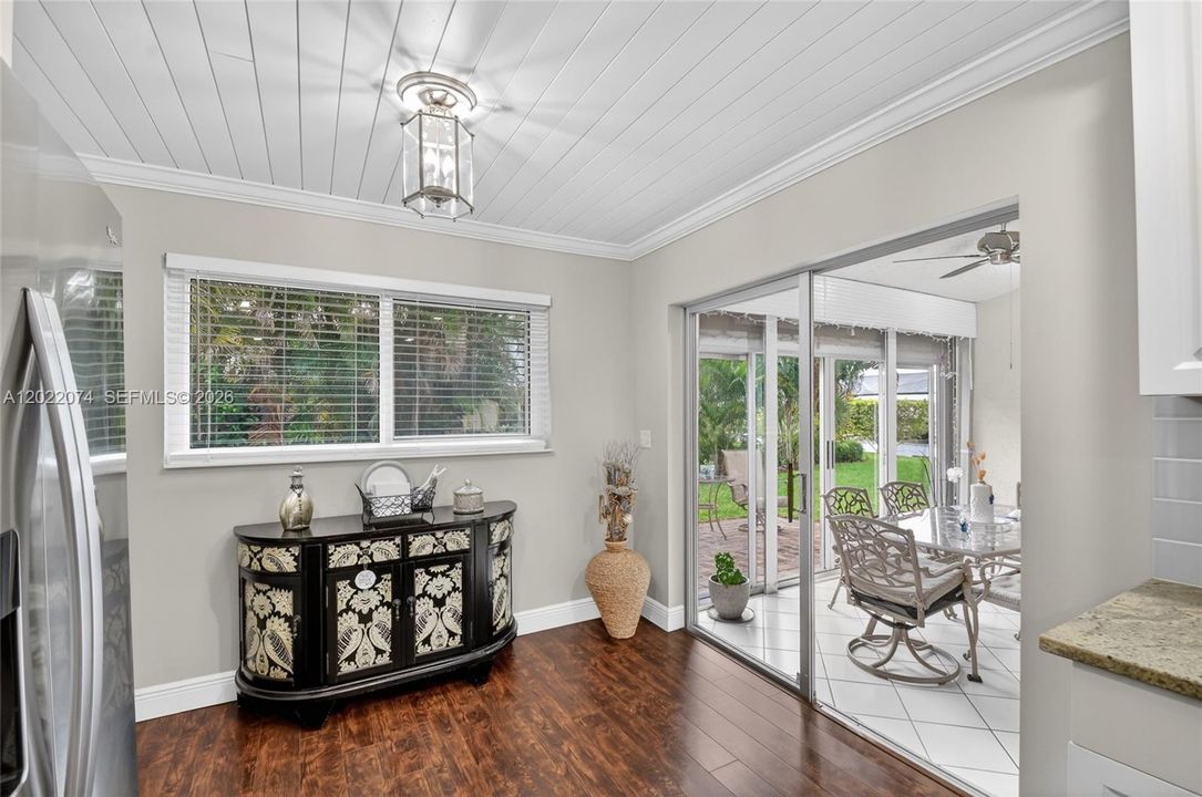 For Sale: $349,900 (3 beds, 2 baths, 1692 Square Feet)
