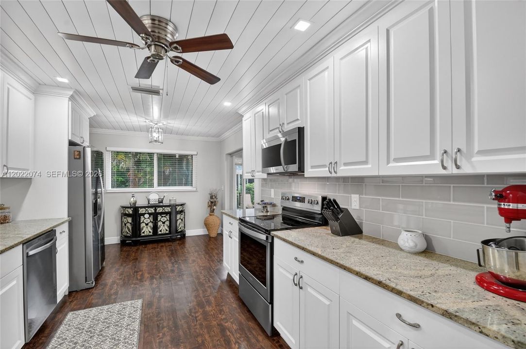 For Sale: $349,900 (3 beds, 2 baths, 1692 Square Feet)
