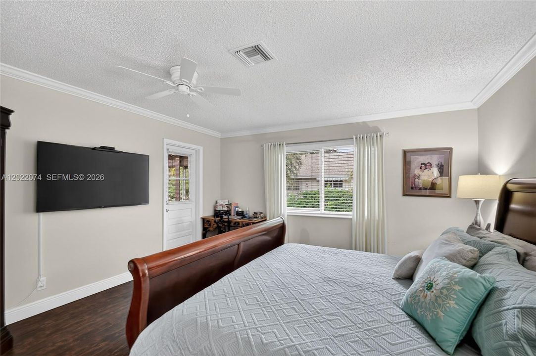 For Sale: $349,900 (3 beds, 2 baths, 1692 Square Feet)