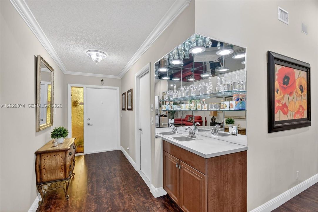 For Sale: $349,900 (3 beds, 2 baths, 1692 Square Feet)
