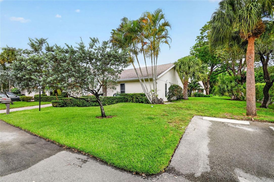 For Sale: $349,900 (3 beds, 2 baths, 1692 Square Feet)