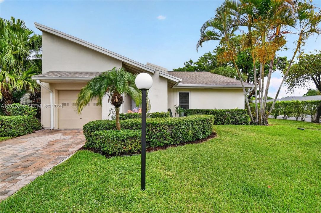 For Sale: $349,900 (3 beds, 2 baths, 1692 Square Feet)