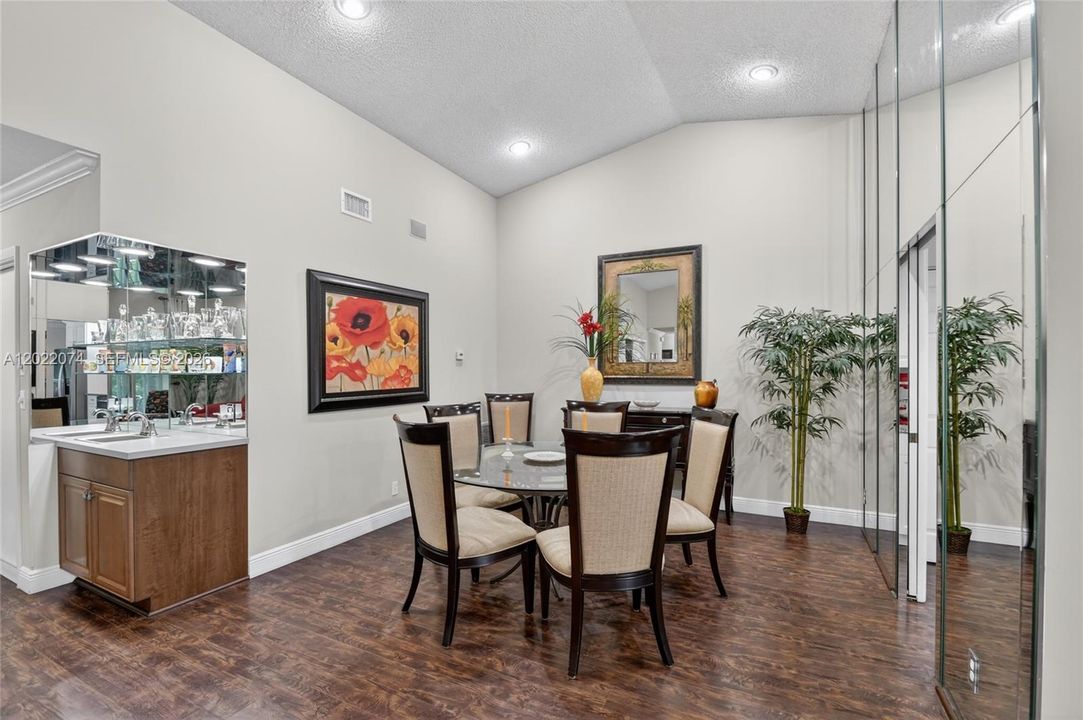 For Sale: $349,900 (3 beds, 2 baths, 1692 Square Feet)