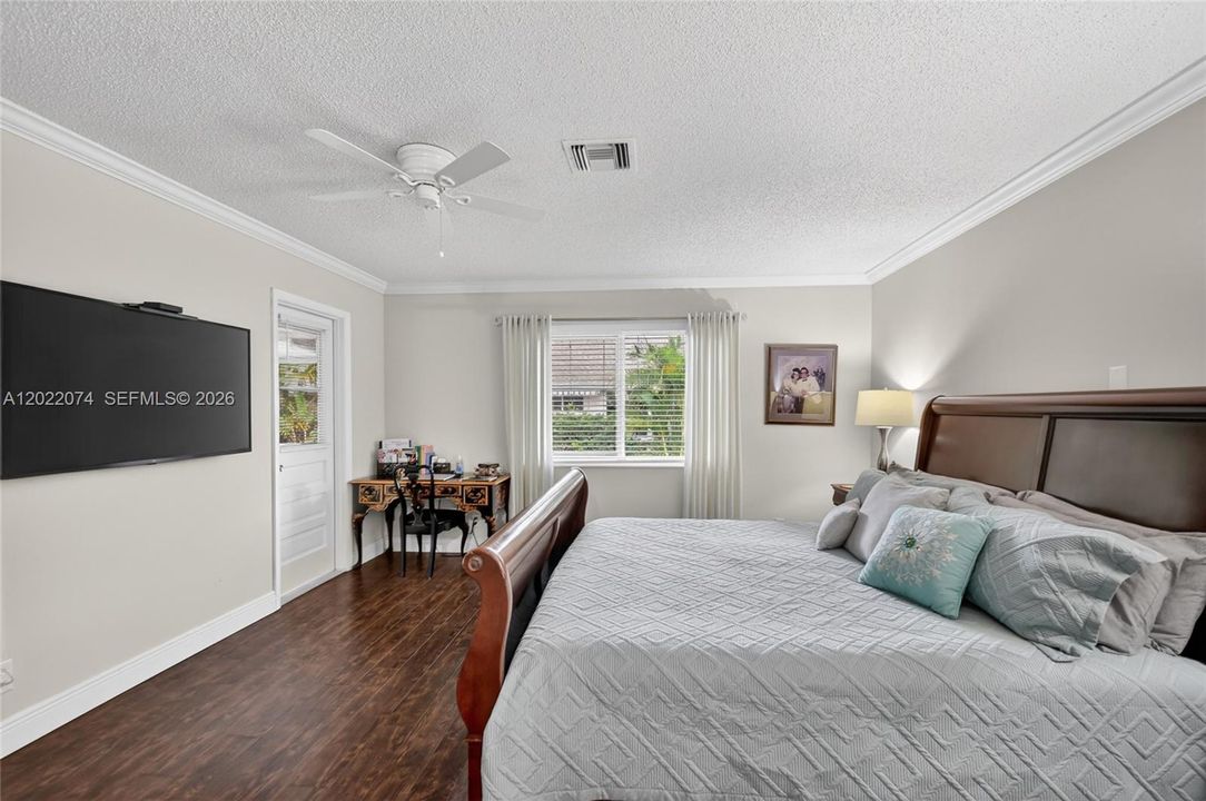 For Sale: $349,900 (3 beds, 2 baths, 1692 Square Feet)
