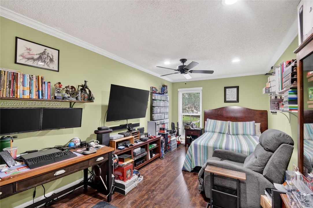 For Sale: $349,900 (3 beds, 2 baths, 1692 Square Feet)