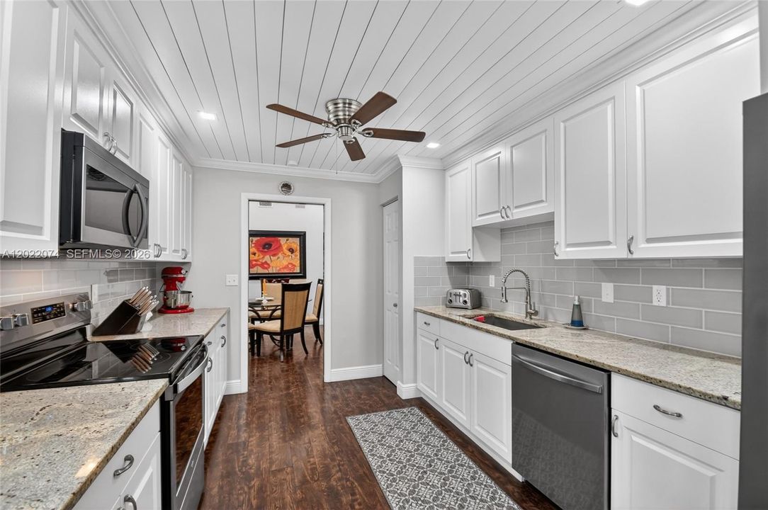 For Sale: $349,900 (3 beds, 2 baths, 1692 Square Feet)
