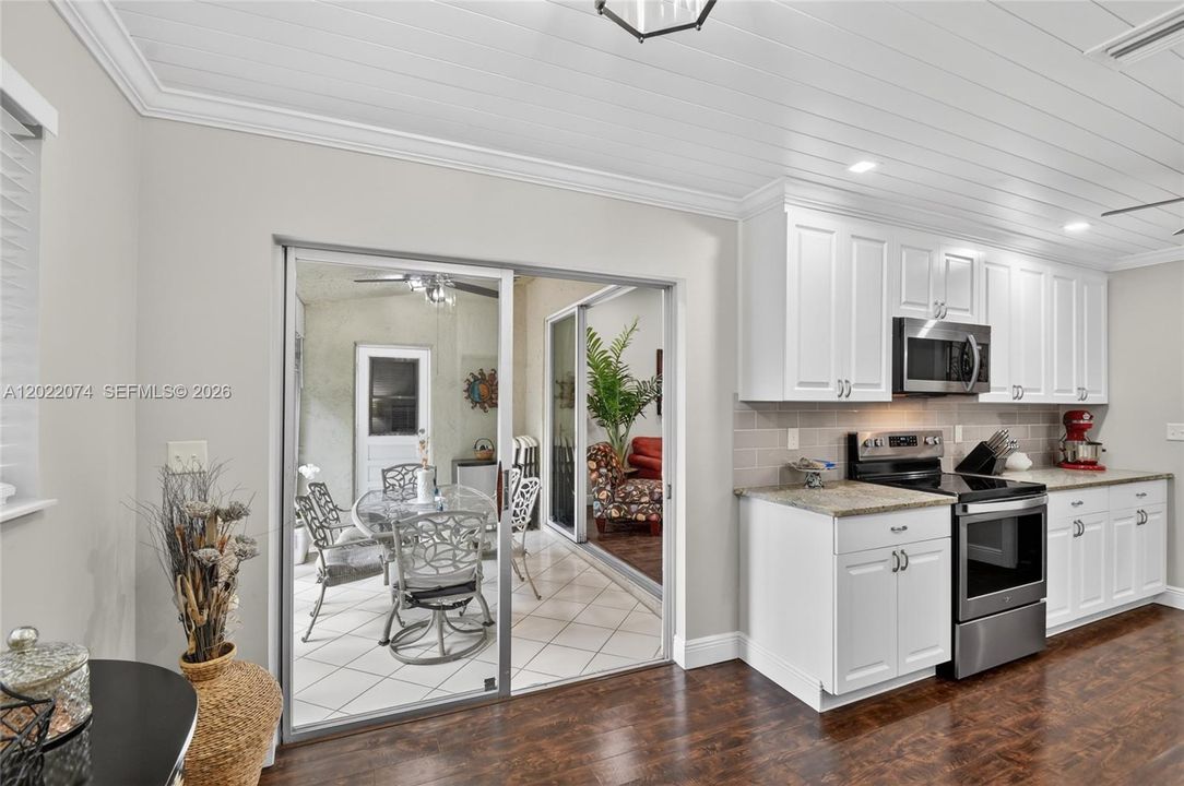 For Sale: $349,900 (3 beds, 2 baths, 1692 Square Feet)