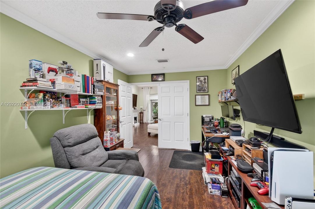 For Sale: $349,900 (3 beds, 2 baths, 1692 Square Feet)