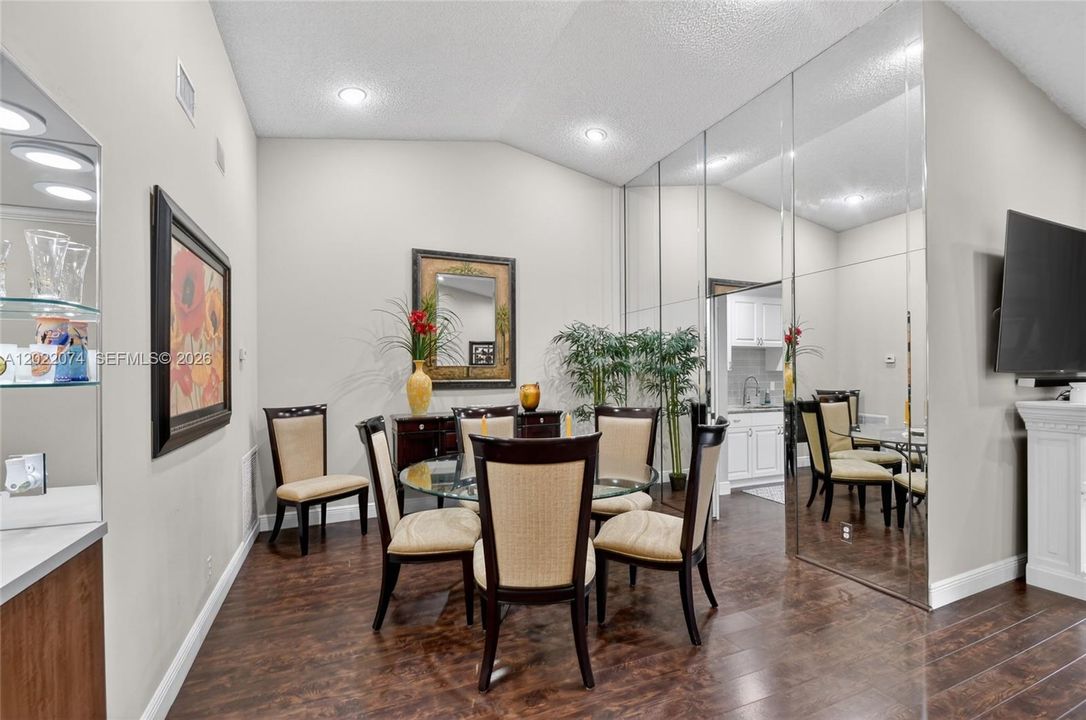 For Sale: $349,900 (3 beds, 2 baths, 1692 Square Feet)
