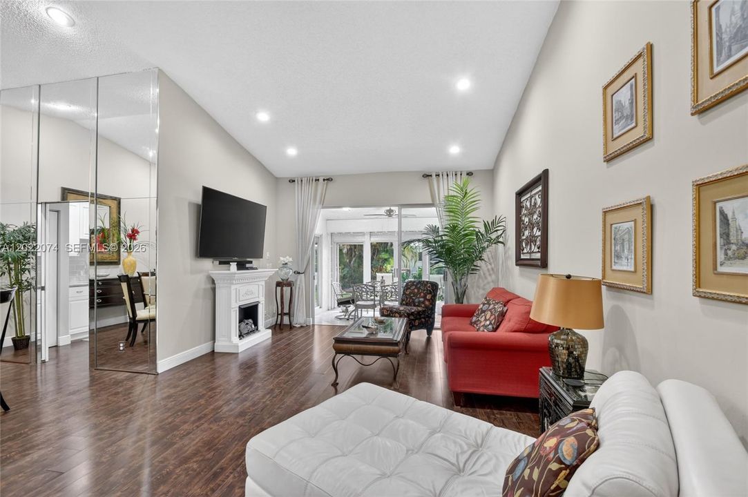 For Sale: $349,900 (3 beds, 2 baths, 1692 Square Feet)