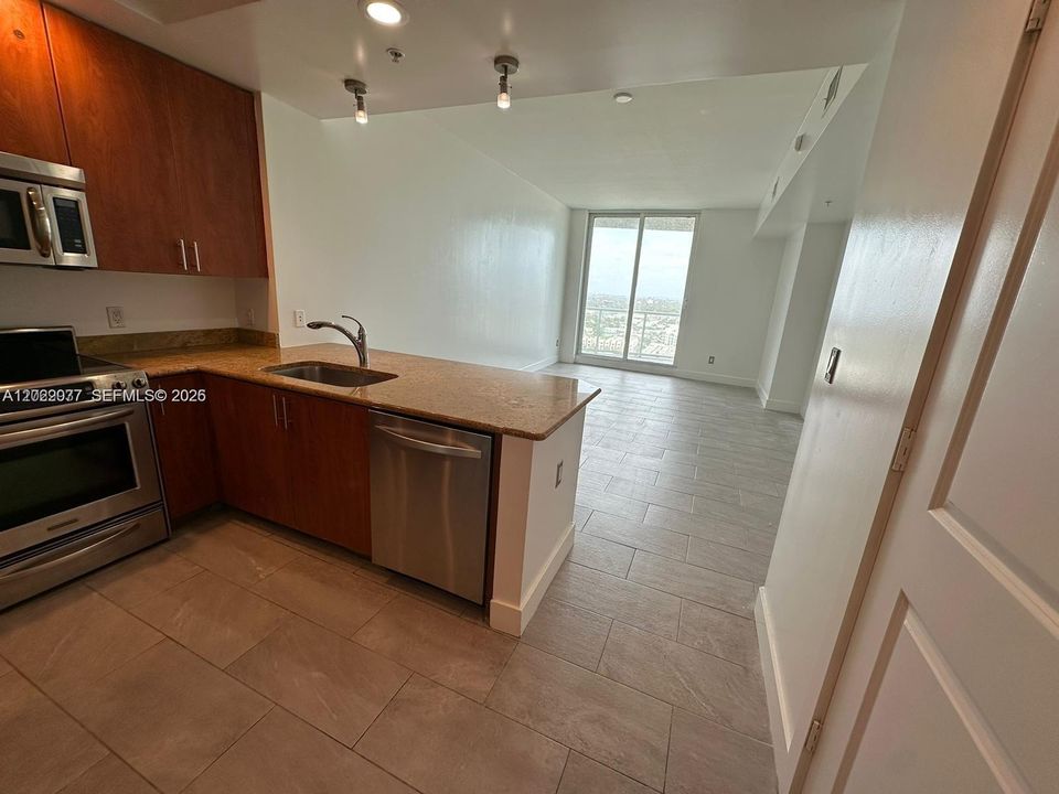 For Sale: $395,000 (1 beds, 1 baths, 826 Square Feet)
