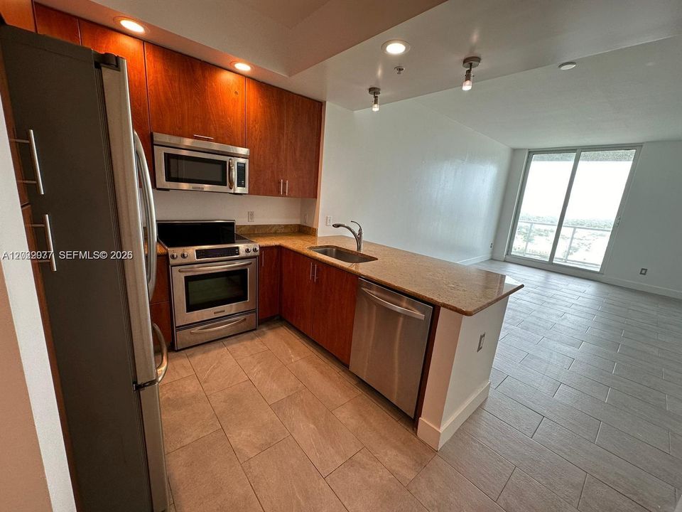 For Sale: $395,000 (1 beds, 1 baths, 826 Square Feet)