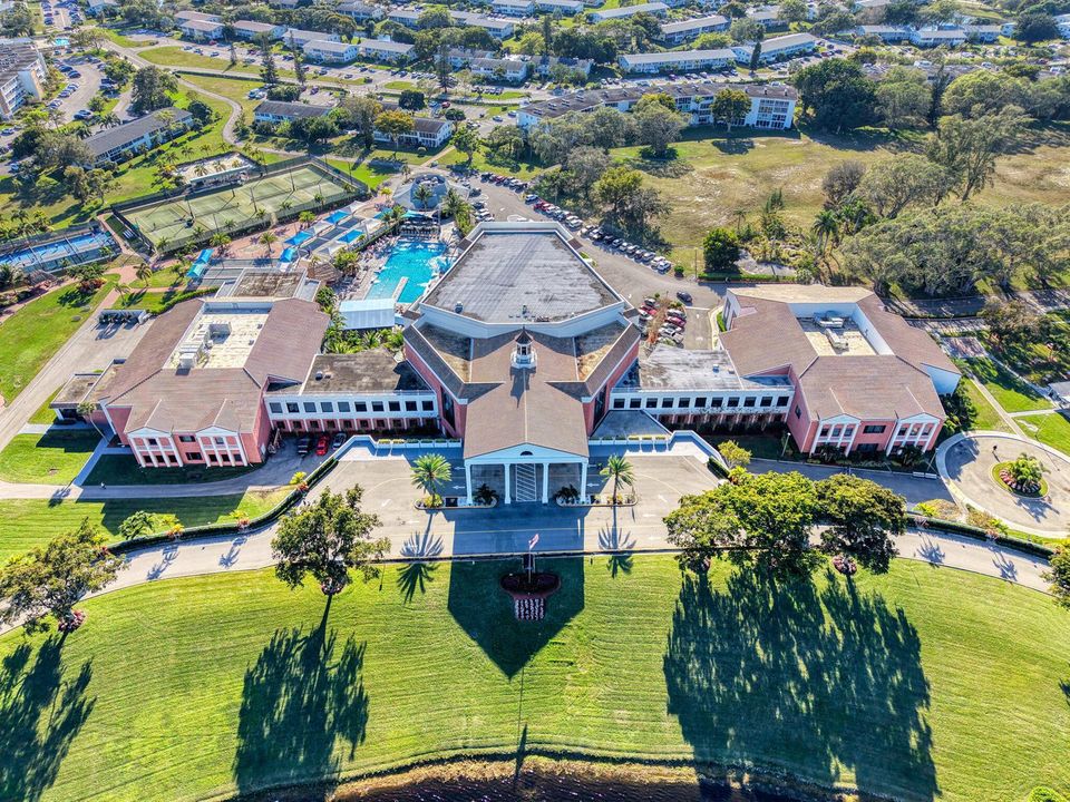 18 Clubhouse+Restaurant (1)
