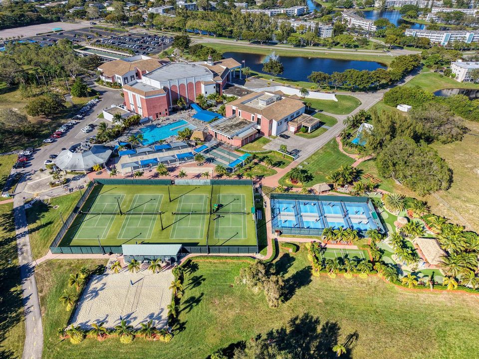 18 Clubhouse+Restaurant (2)
