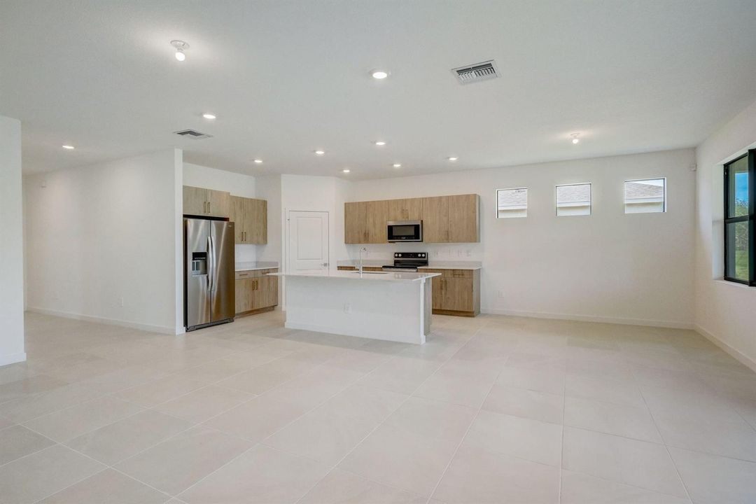 living room/kitchen