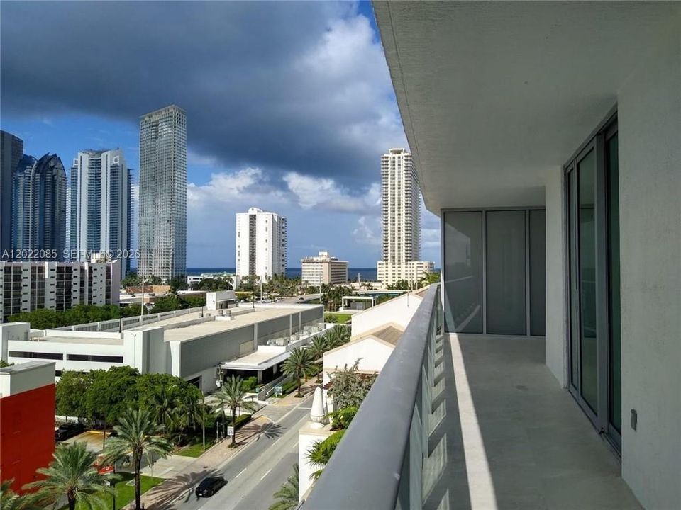 For Sale: $1,000,000 (3 beds, 2 baths, 1524 Square Feet)