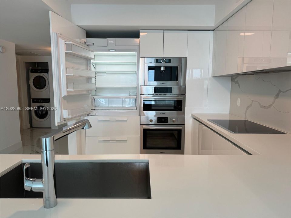 For Sale: $1,000,000 (3 beds, 2 baths, 1524 Square Feet)