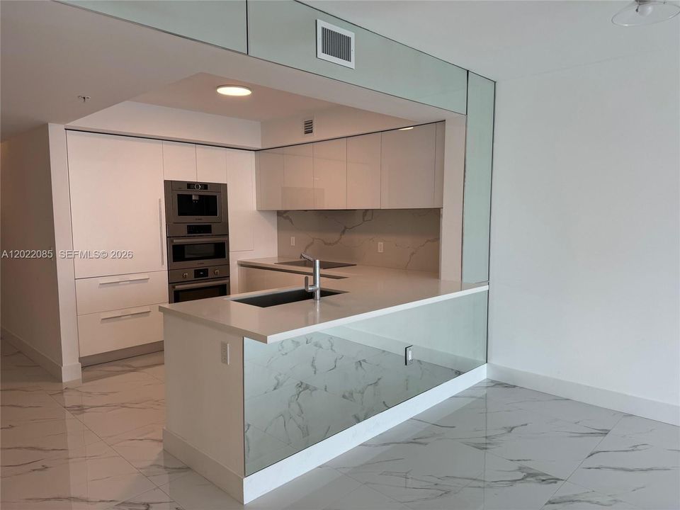 For Sale: $1,000,000 (3 beds, 2 baths, 1524 Square Feet)