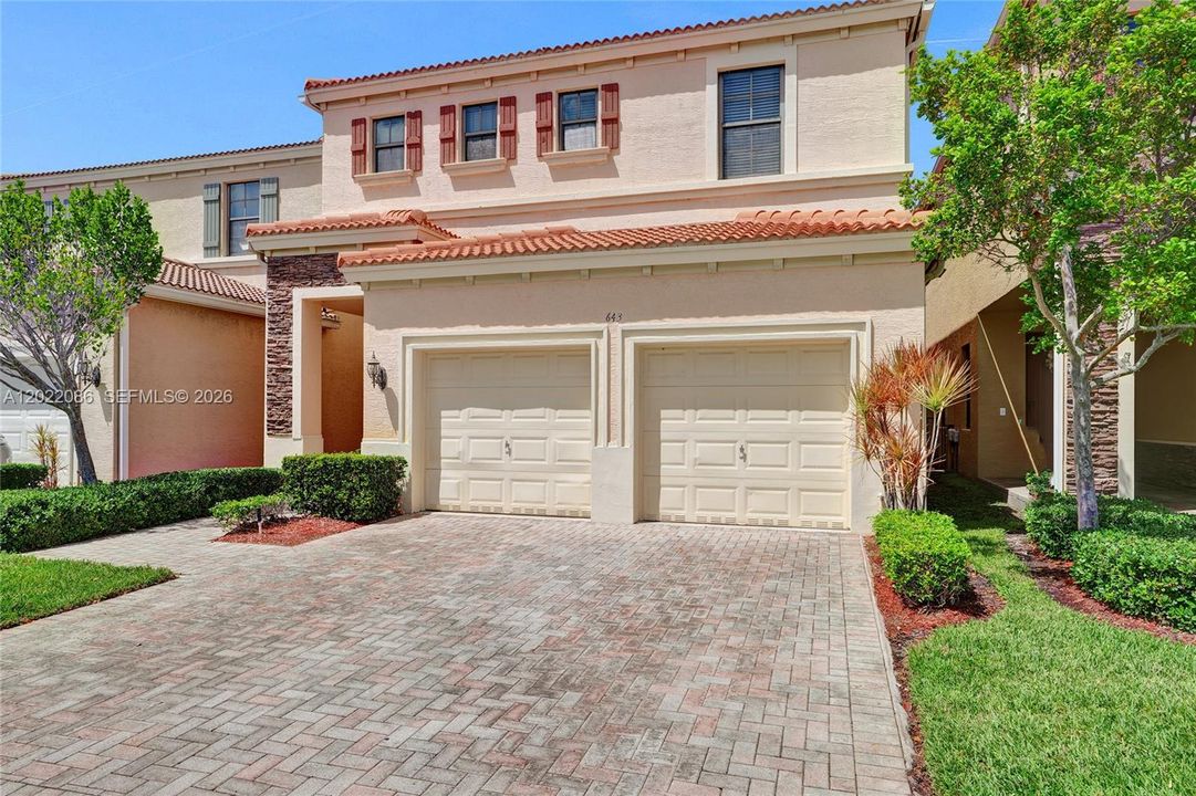 For Sale: $918,000 (4 beds, 2 baths, 2318 Square Feet)