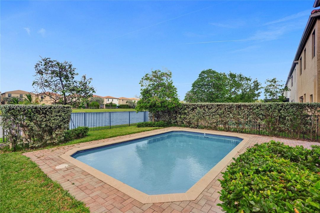 For Sale: $918,000 (4 beds, 2 baths, 2318 Square Feet)