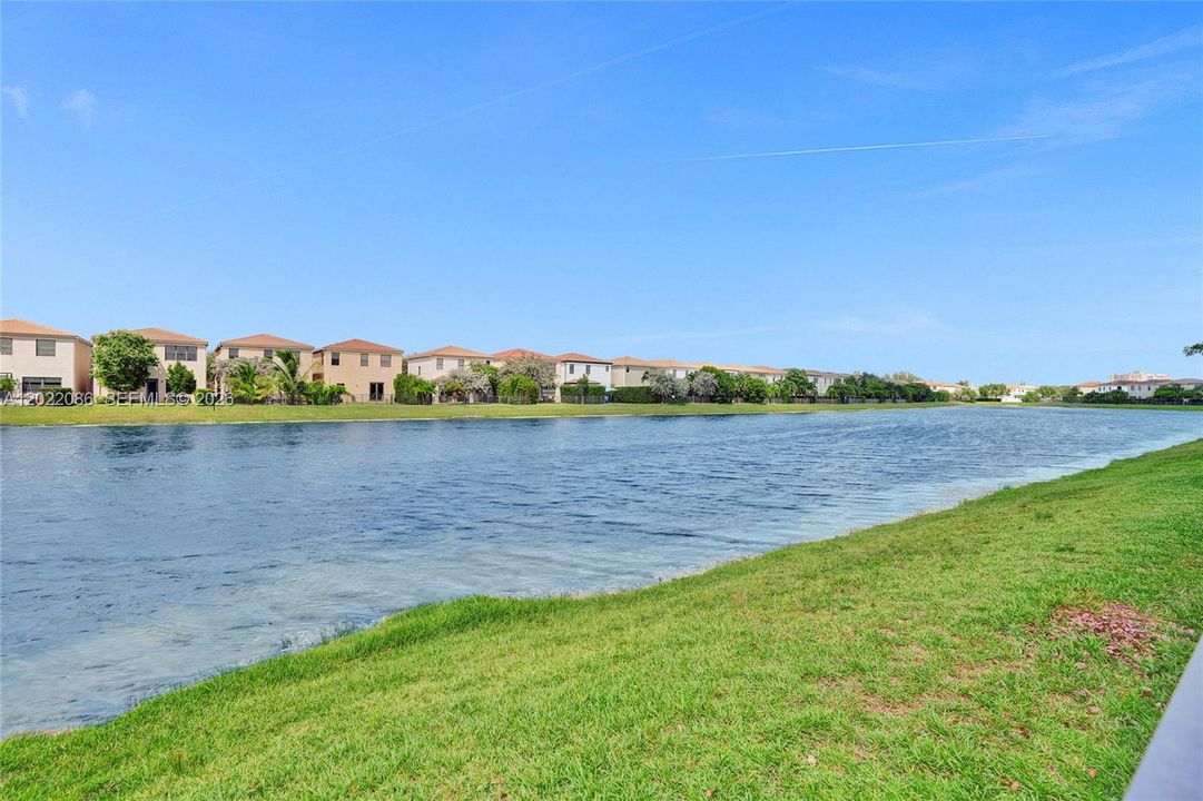 For Sale: $918,000 (4 beds, 2 baths, 2318 Square Feet)