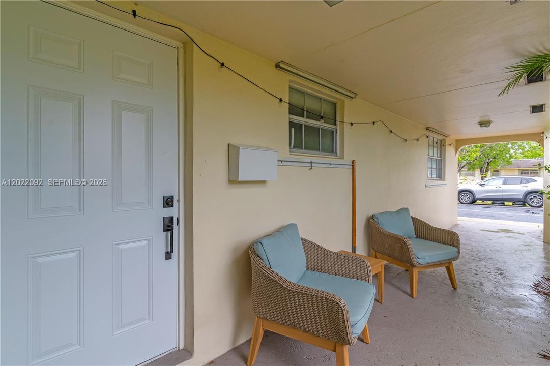 For Sale: $330,000 (2 beds, 2 baths, 1240 Square Feet)