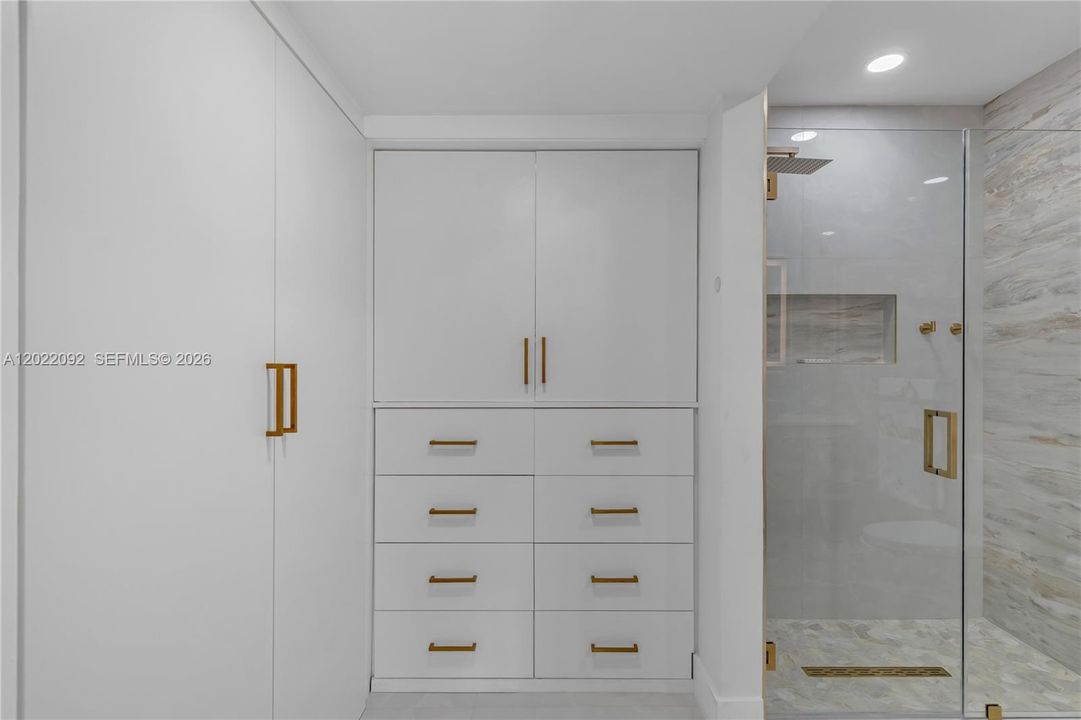 For Sale: $330,000 (2 beds, 2 baths, 1240 Square Feet)