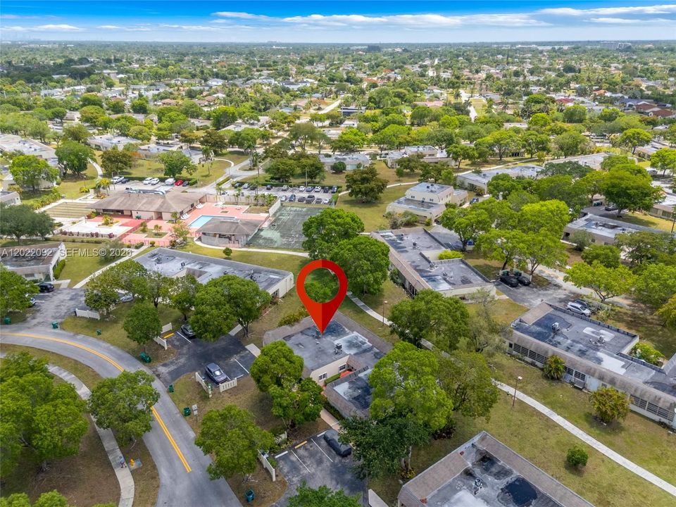 For Sale: $330,000 (2 beds, 2 baths, 1240 Square Feet)