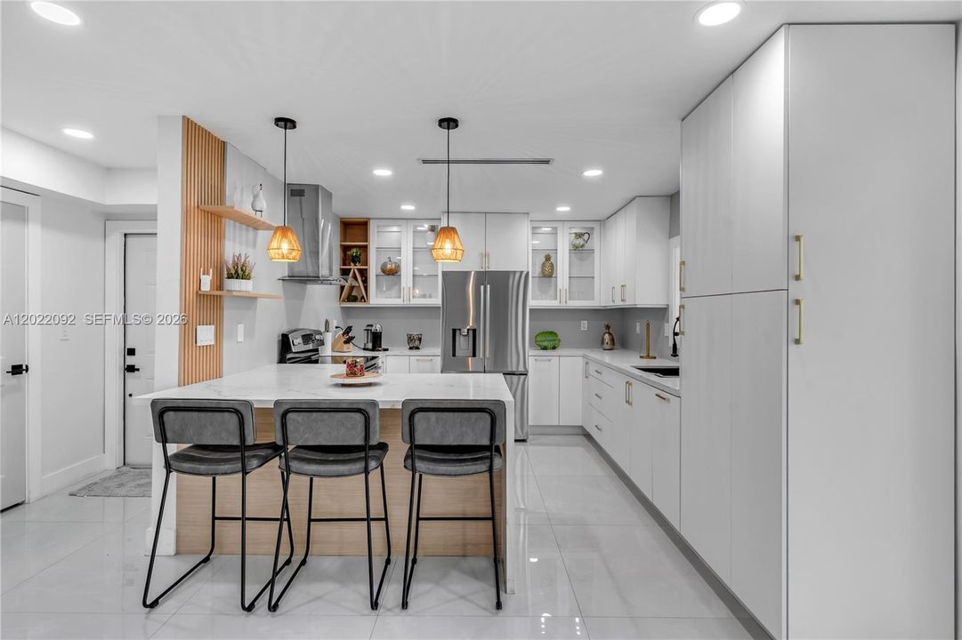 For Sale: $330,000 (2 beds, 2 baths, 1240 Square Feet)