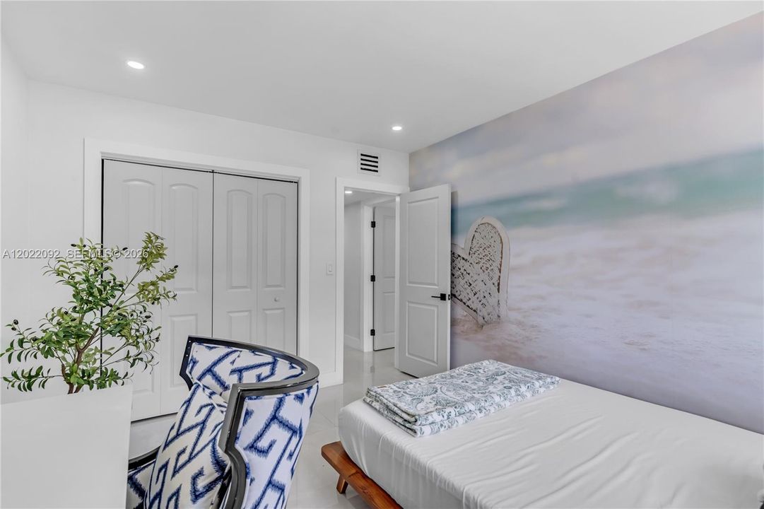 For Sale: $330,000 (2 beds, 2 baths, 1240 Square Feet)